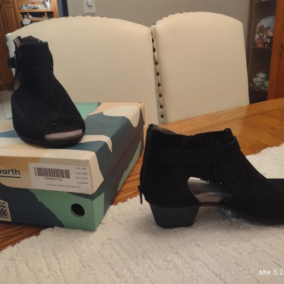 Serene Suede Boots b Earth - Picture 1 of 3